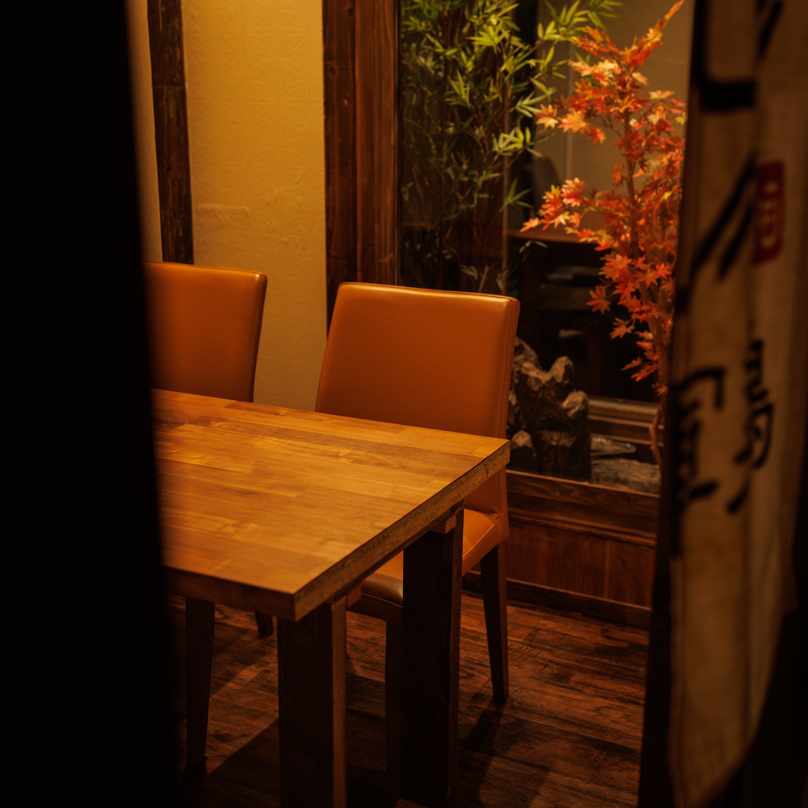 紅葉の見える個室